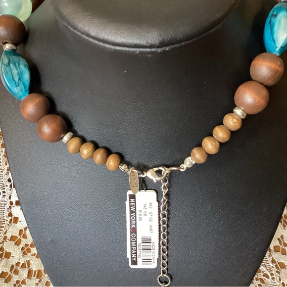 FABULOUS BEADED NECKLACE - Picture 3 of 3